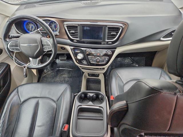 Chrysler Pacifica Touring L Image 5