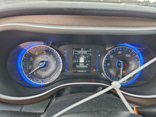 Chrysler Pacifica Touring L Image 7