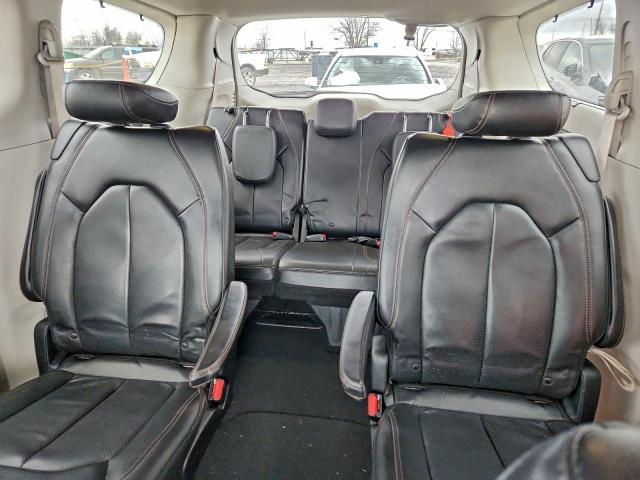 Chrysler Pacifica Touring L Image 14