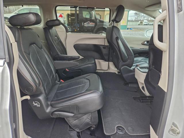 Chrysler Pacifica Touring L Image 11