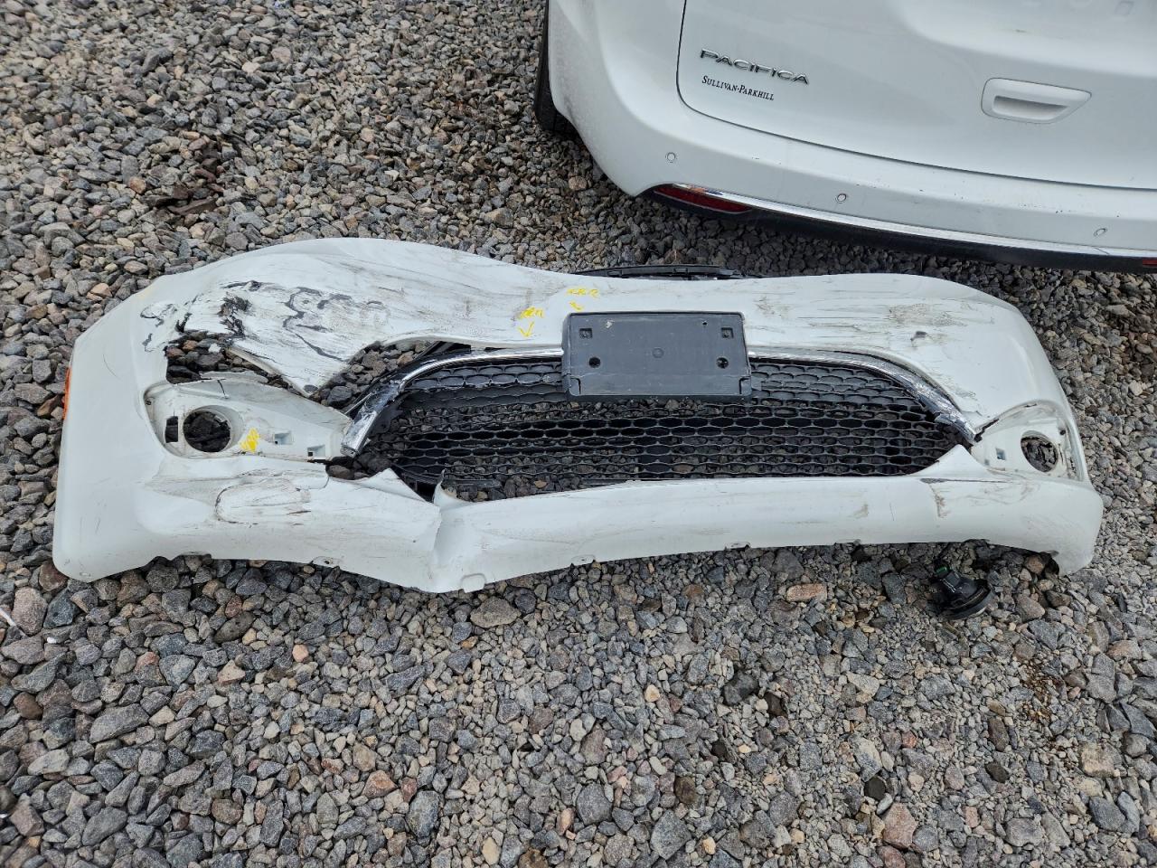 Chrysler Pacifica Touring L Image 8