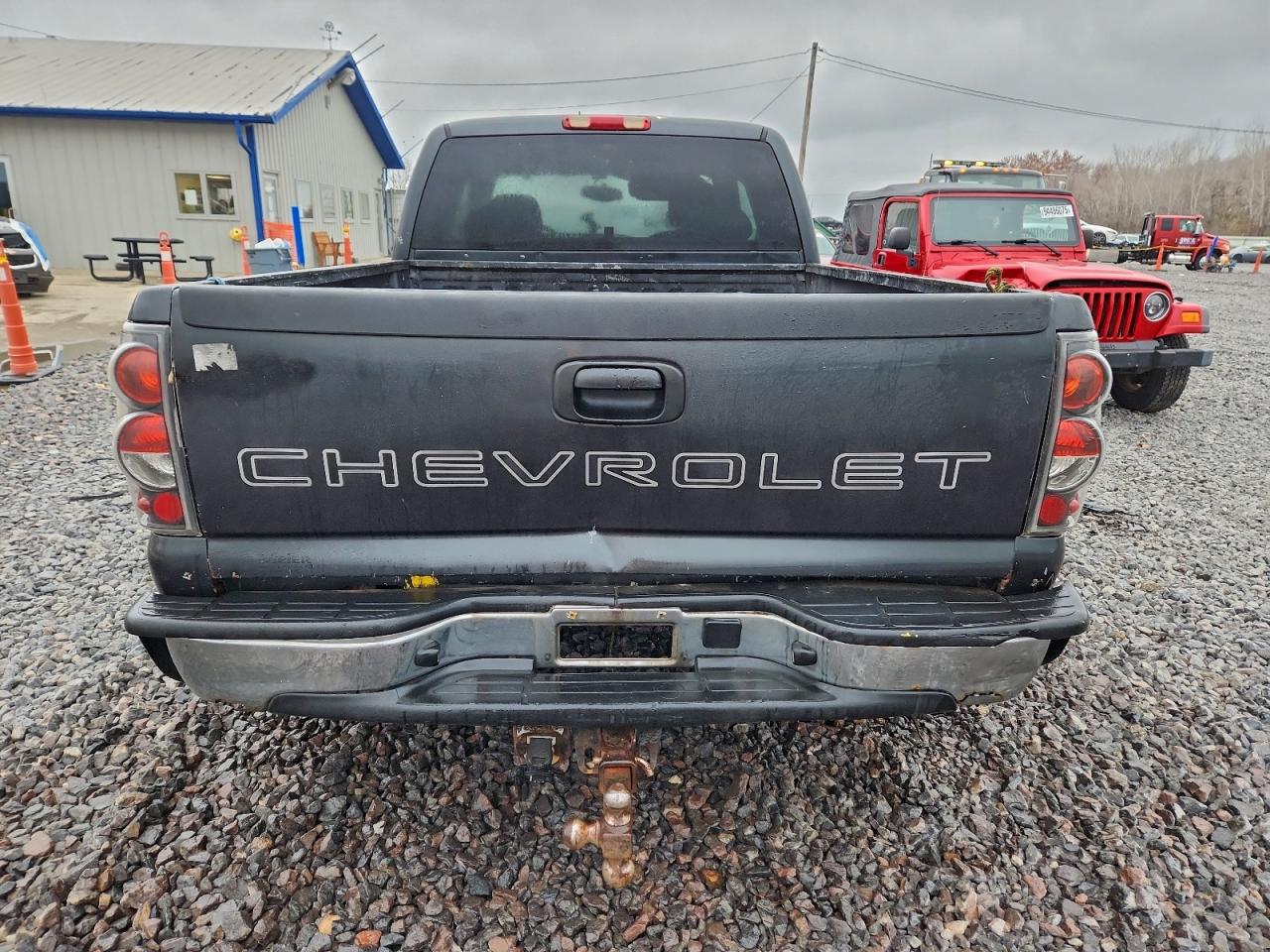 Chevrolet Silverado C1500 Image 7
