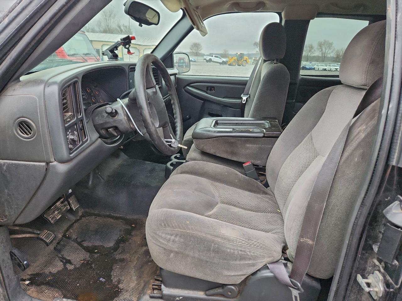 Chevrolet Silverado C1500 Image 10