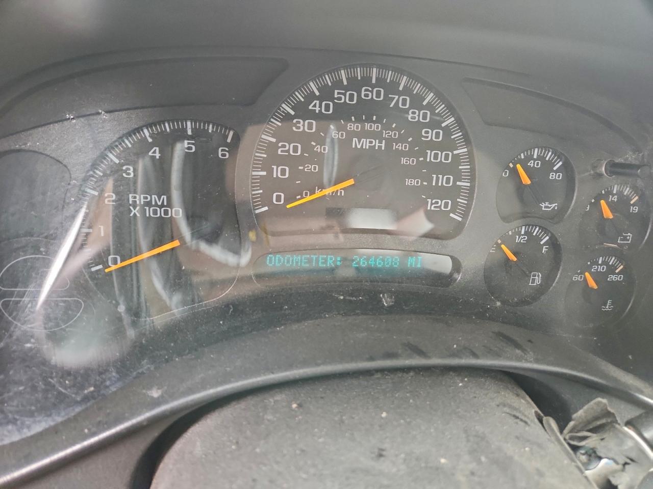 Chevrolet Silverado C1500 Image 2