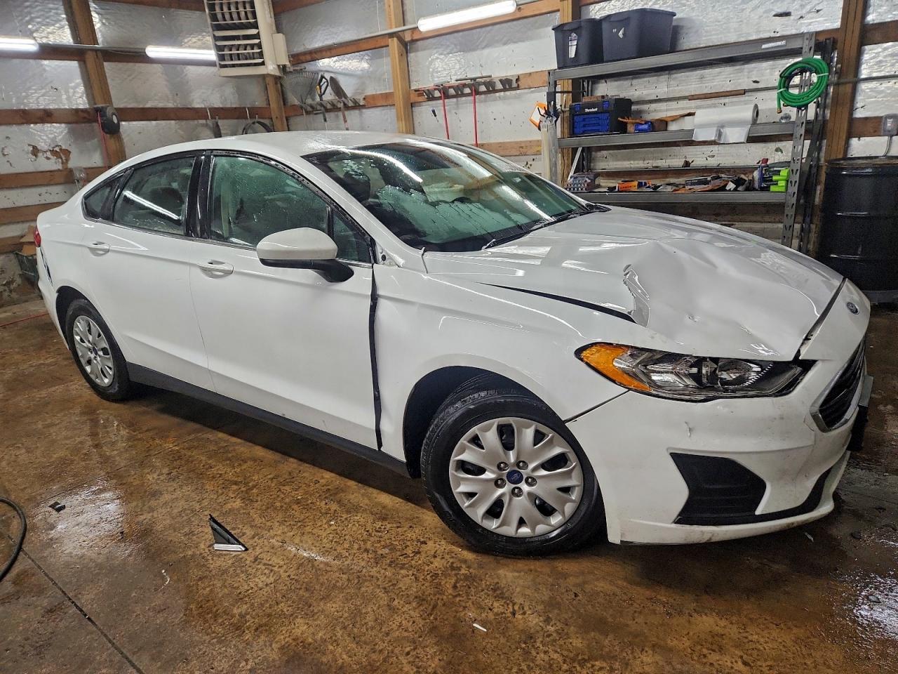 Ford Fusion S Image 12