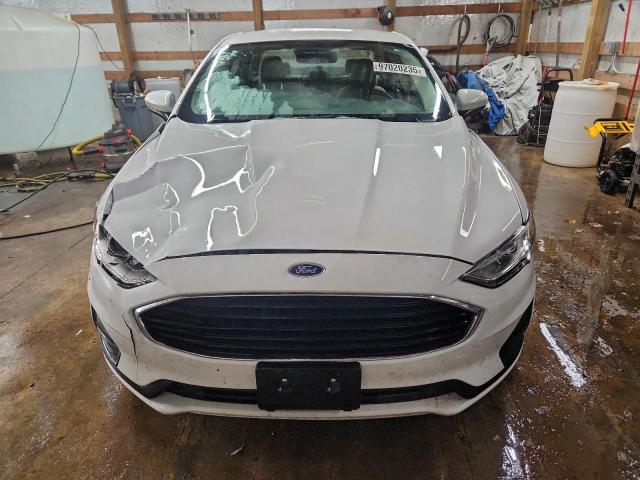 Ford Fusion S Image 4