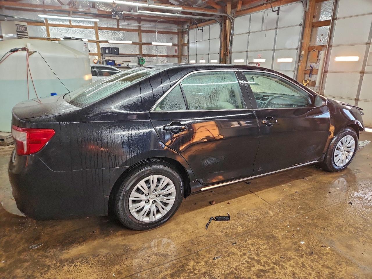 Toyota Camry L Image 2