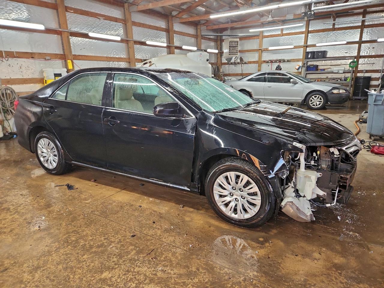 Toyota Camry L Image 3