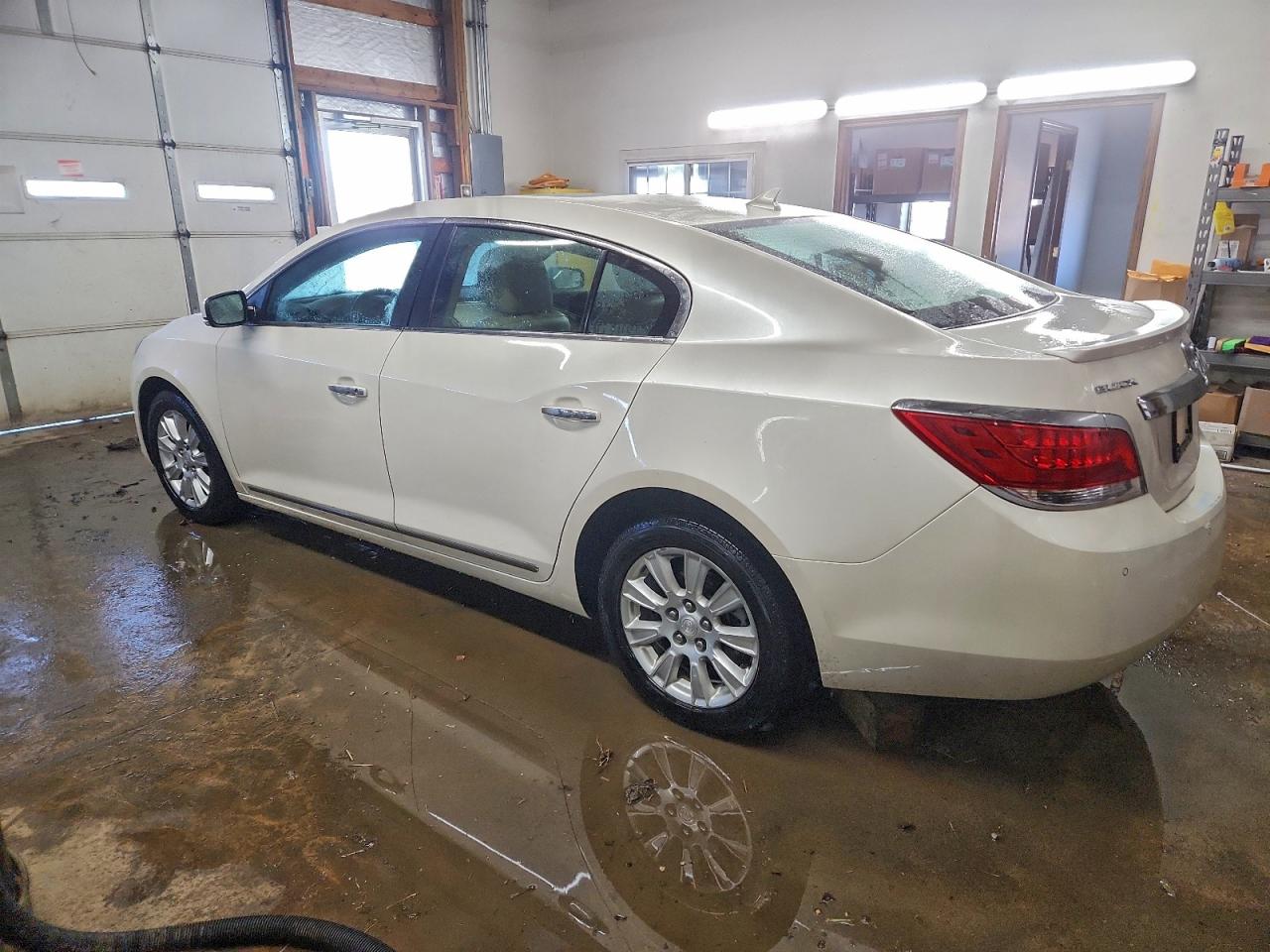 Buick LaCrosse Image 3