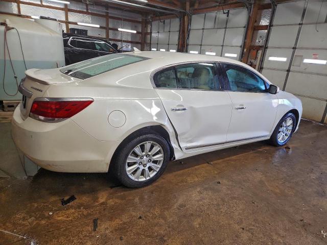 Buick LaCrosse Image 2