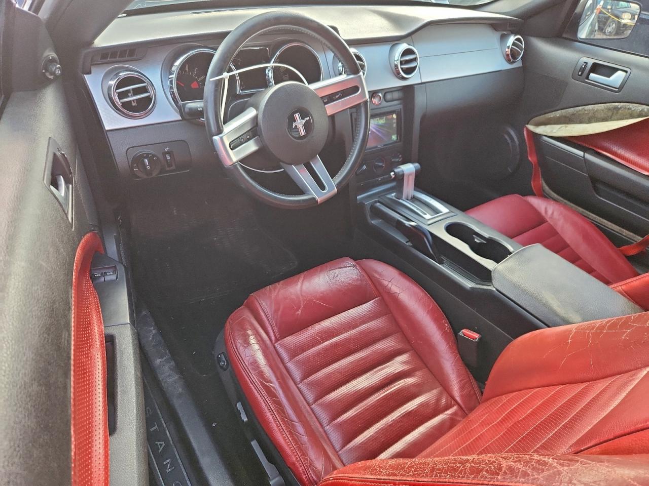 Ford Mustang Image 6