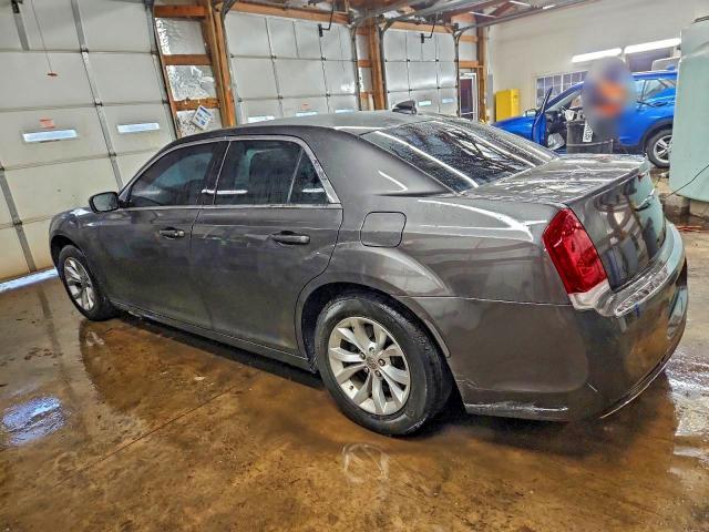 Chrysler 300 Touring Image 6