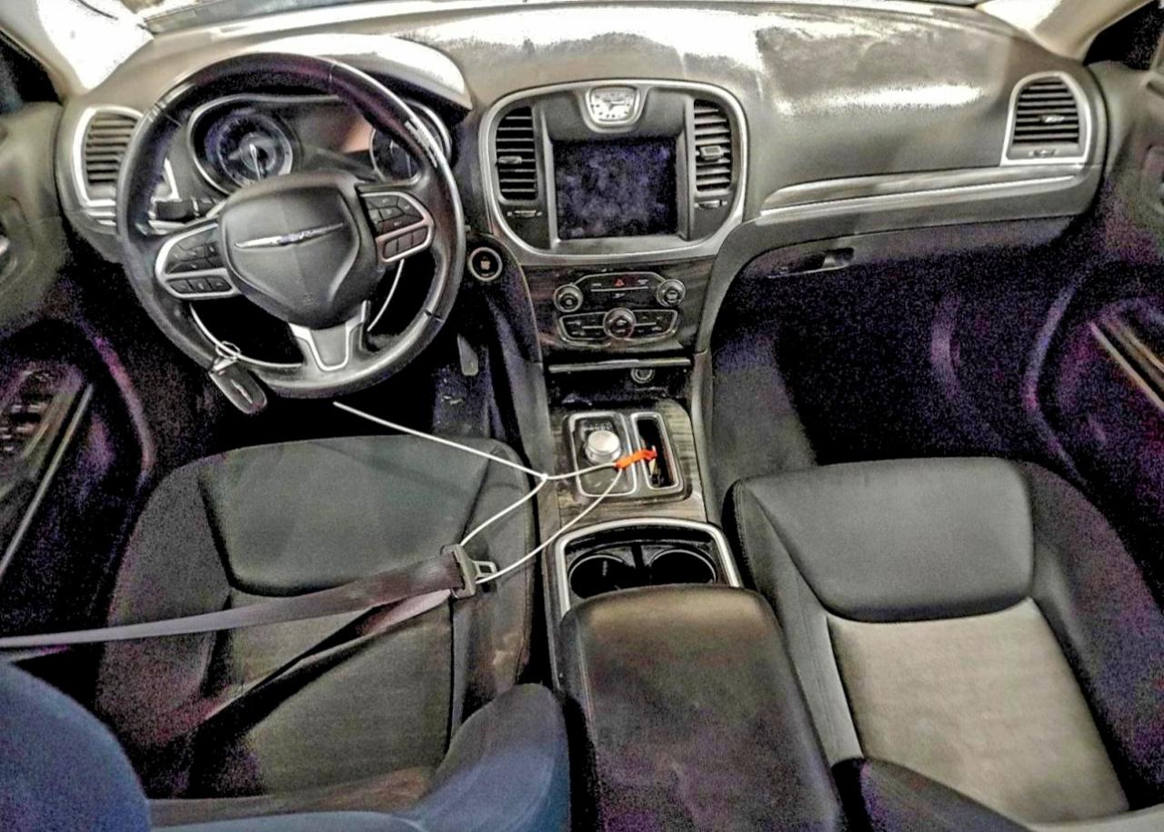 Chrysler 300 Touring Image 9