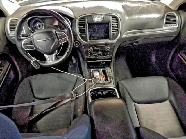 Chrysler 300 Touring Image 9