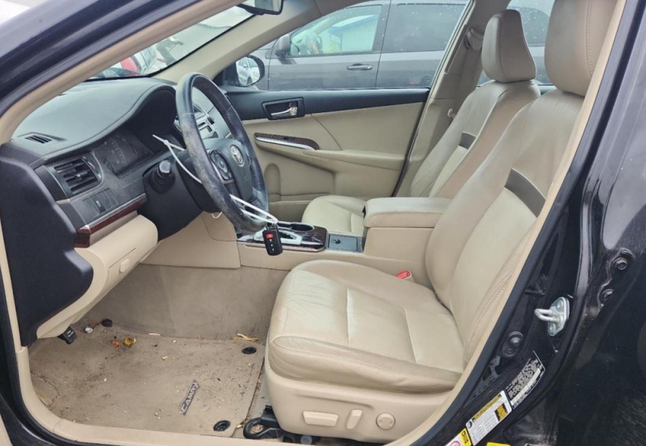 Toyota Camry Base Image 11