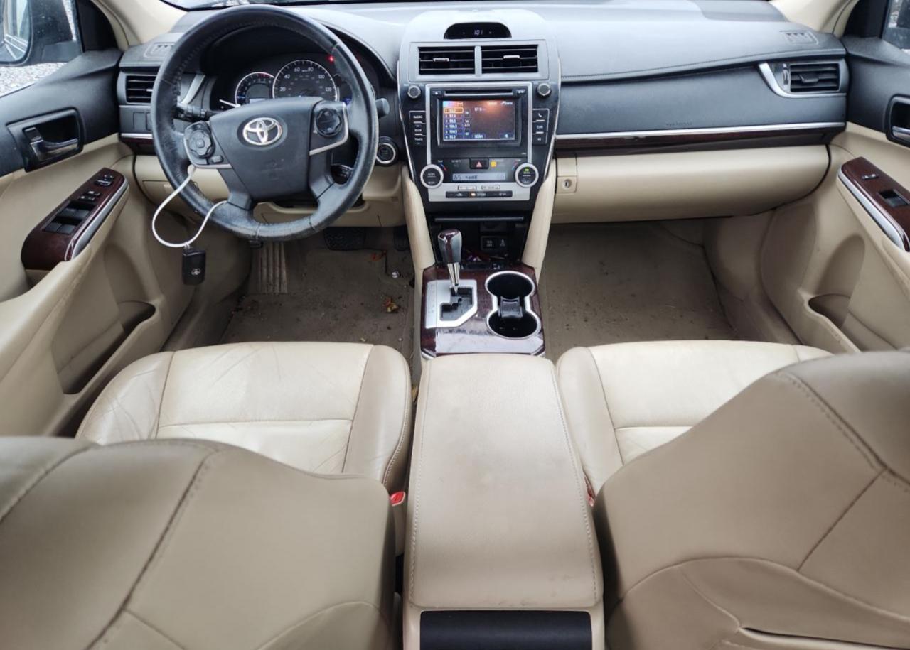 Toyota Camry Base Image 6