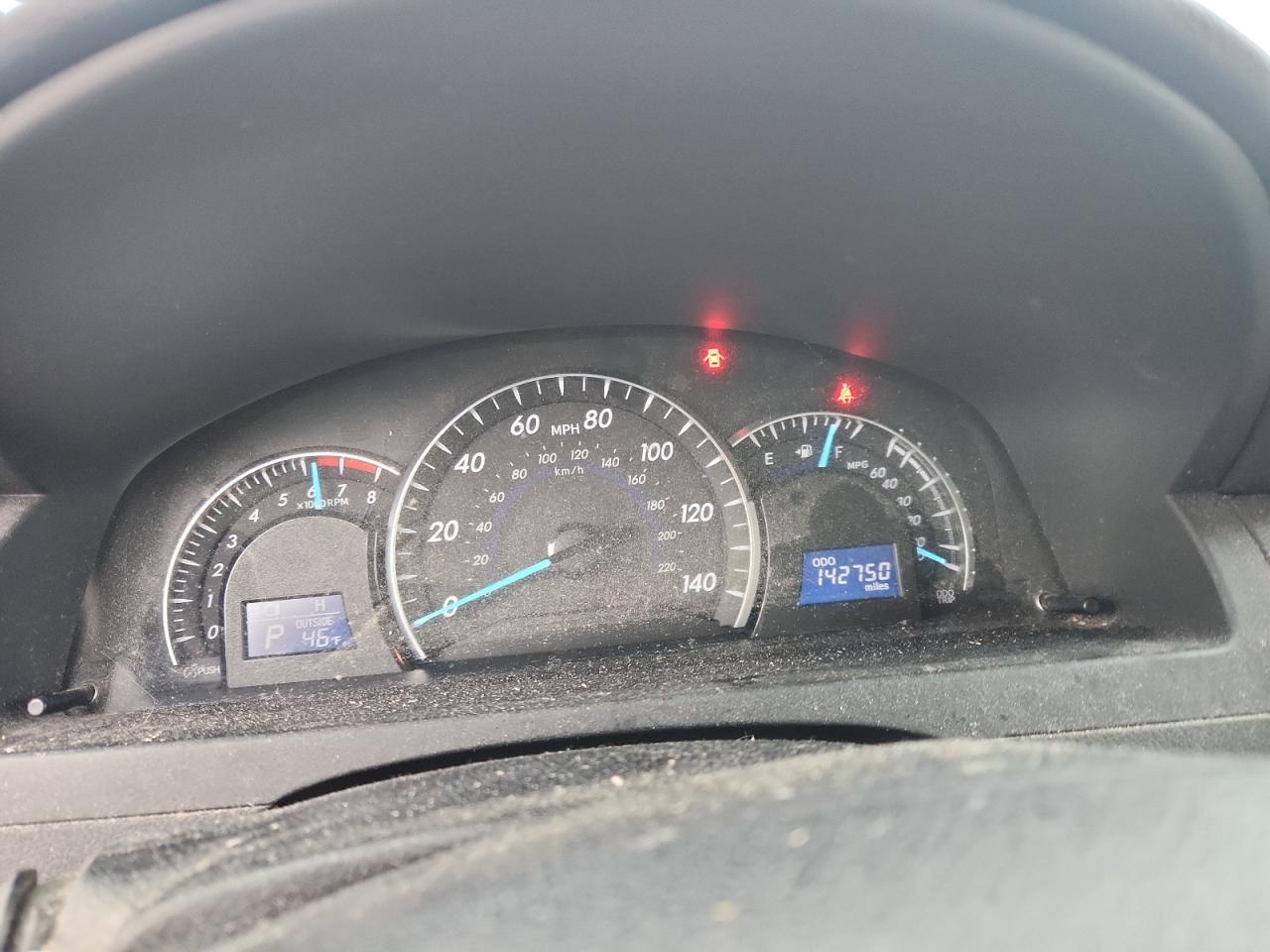 Toyota Camry Base Image 3