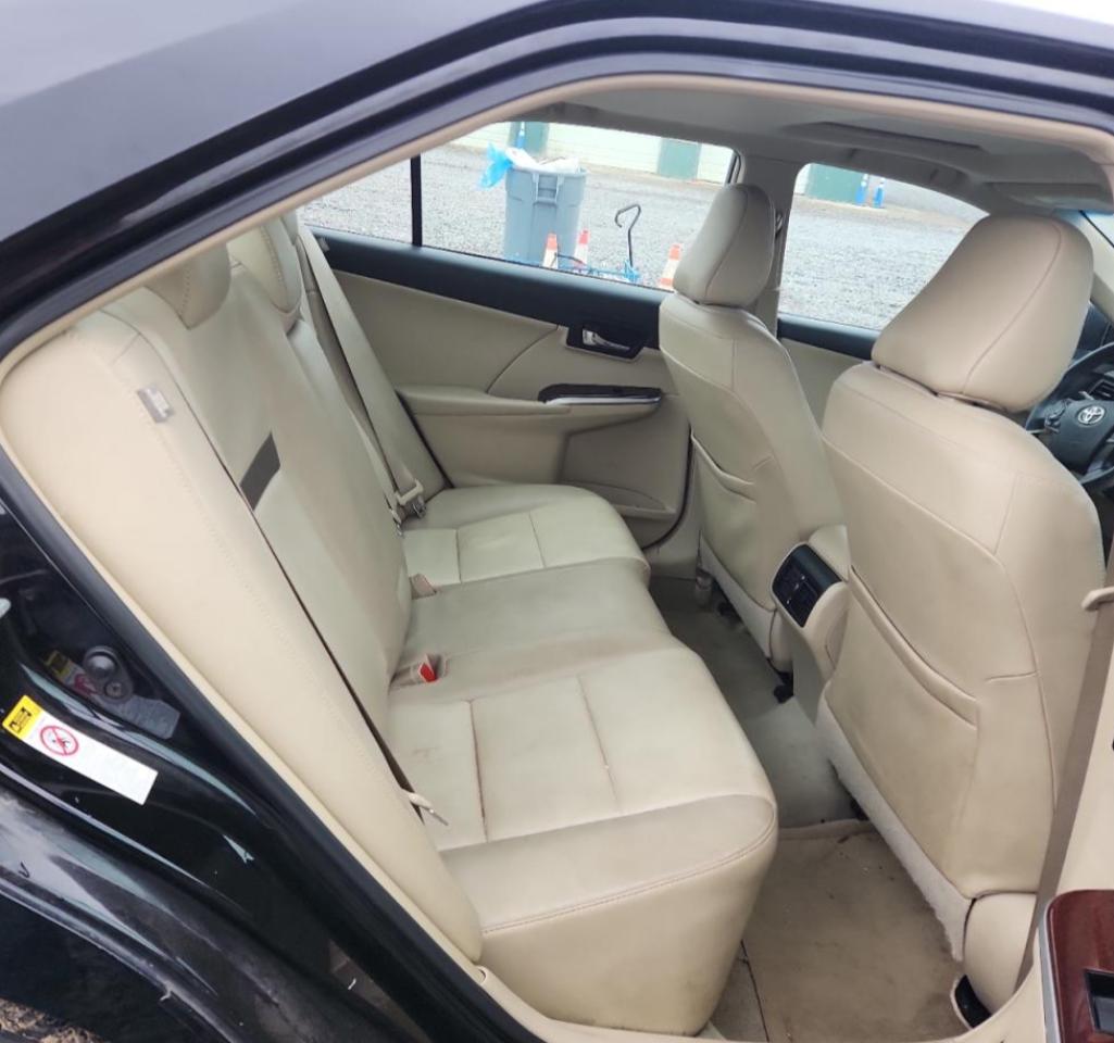 Toyota Camry Base Image 10