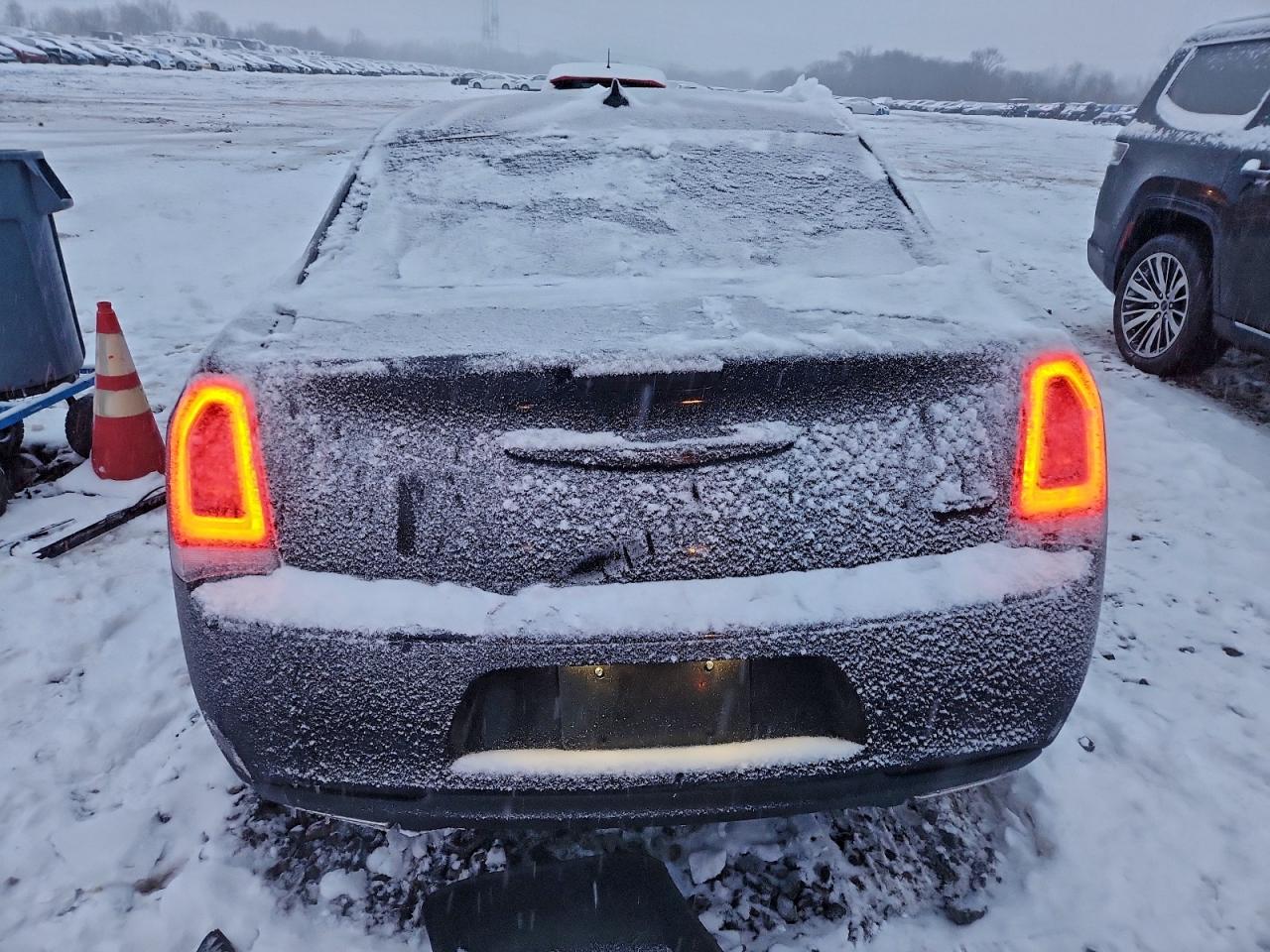 Chrysler 300 Touring L Image 11