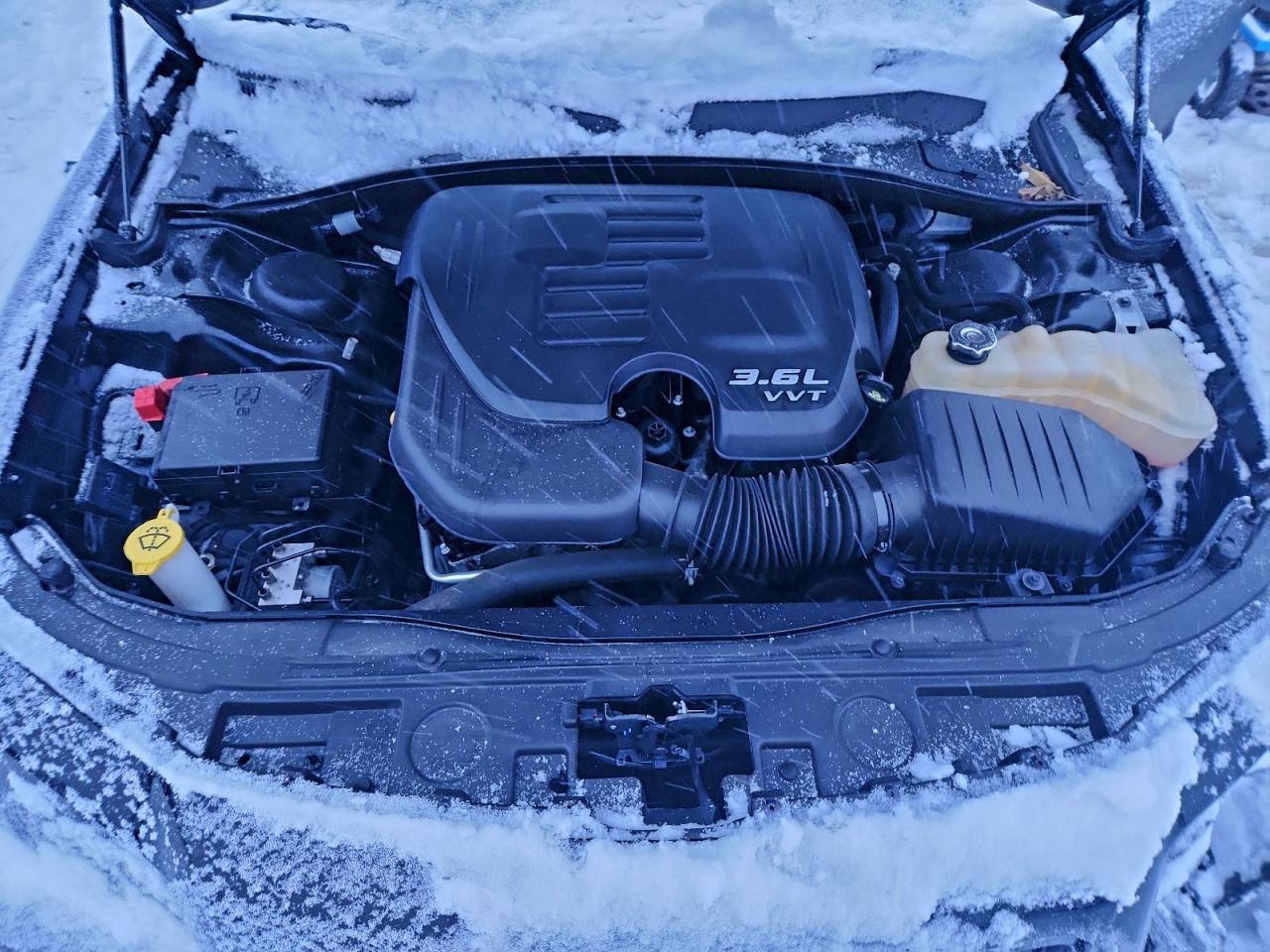 Chrysler 300 Touring L Image 8