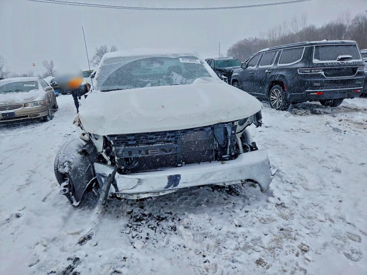 Chevrolet Silverado C1500 Image 3