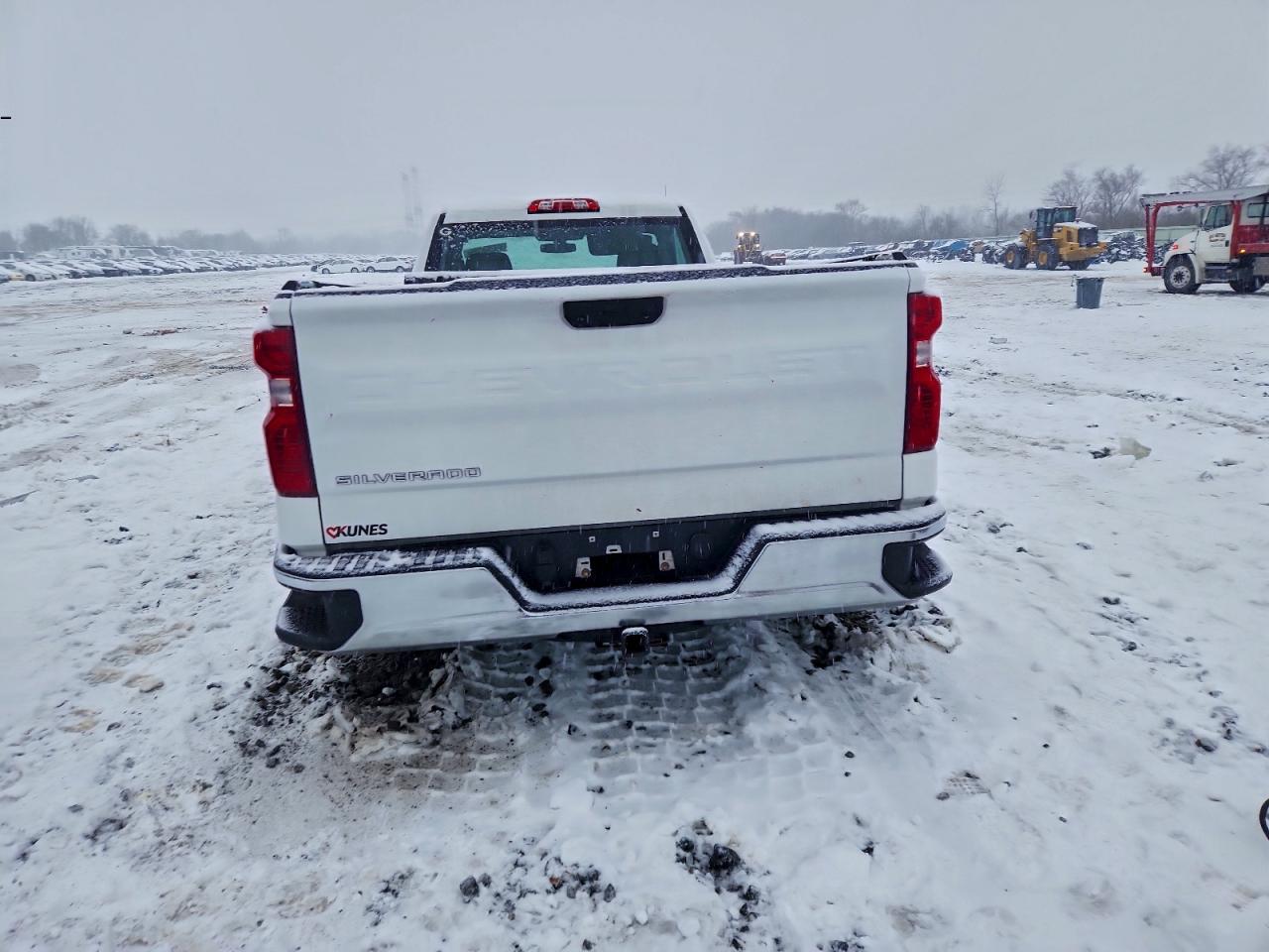 Chevrolet Silverado C1500 Image 6