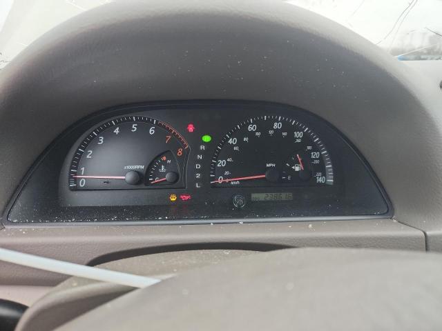 Toyota Camry Le Image 9