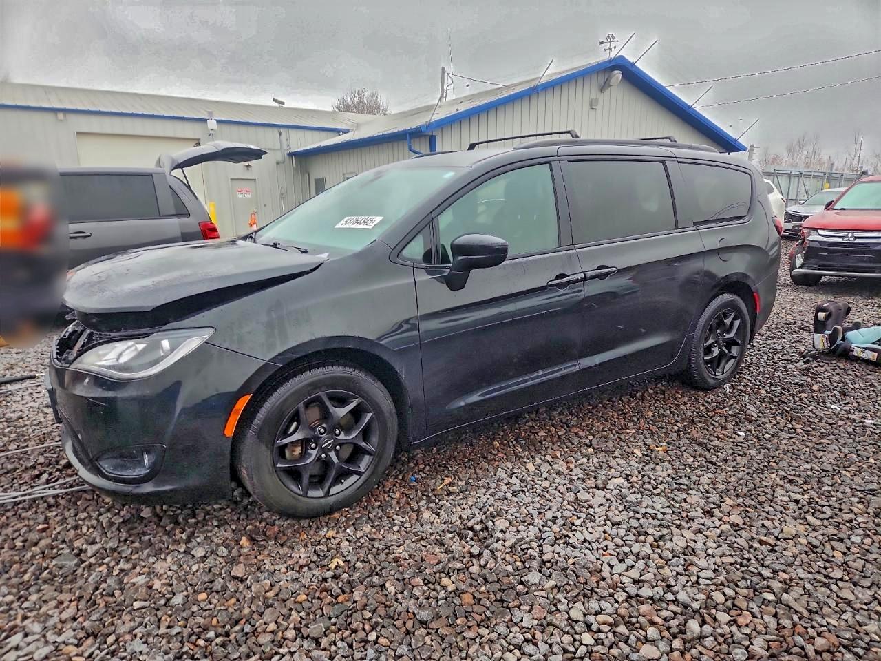 Chrysler Pacifica Touring Plus Image 1