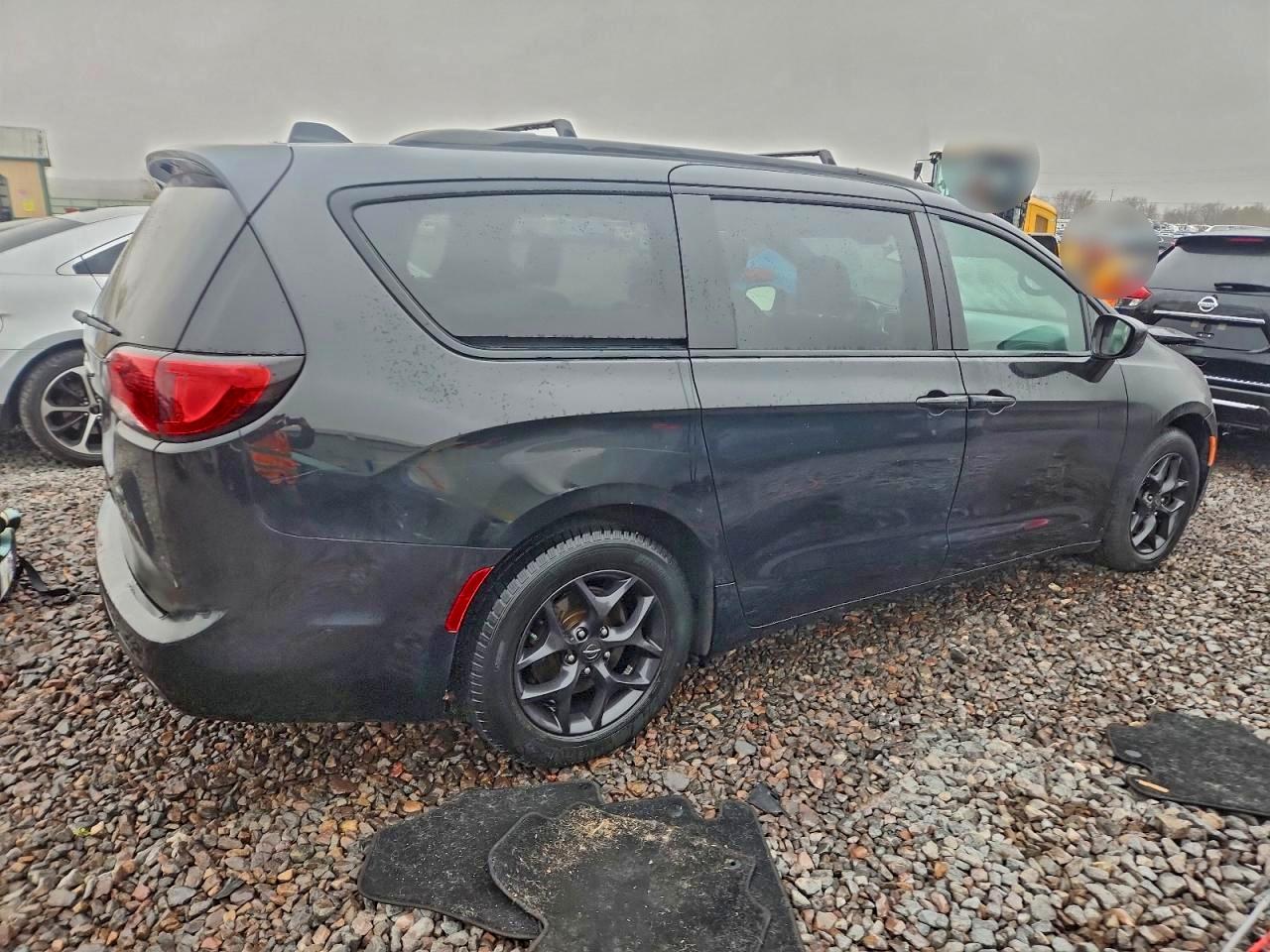 Chrysler Pacifica Touring Plus Image 9