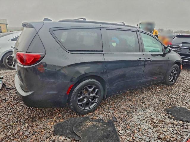 Chrysler Pacifica Touring Plus Image 9