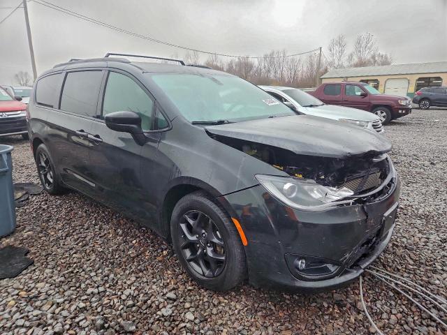 Chrysler Pacifica Touring Plus Image 13