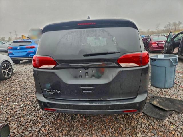 Chrysler Pacifica Touring Plus Image 10