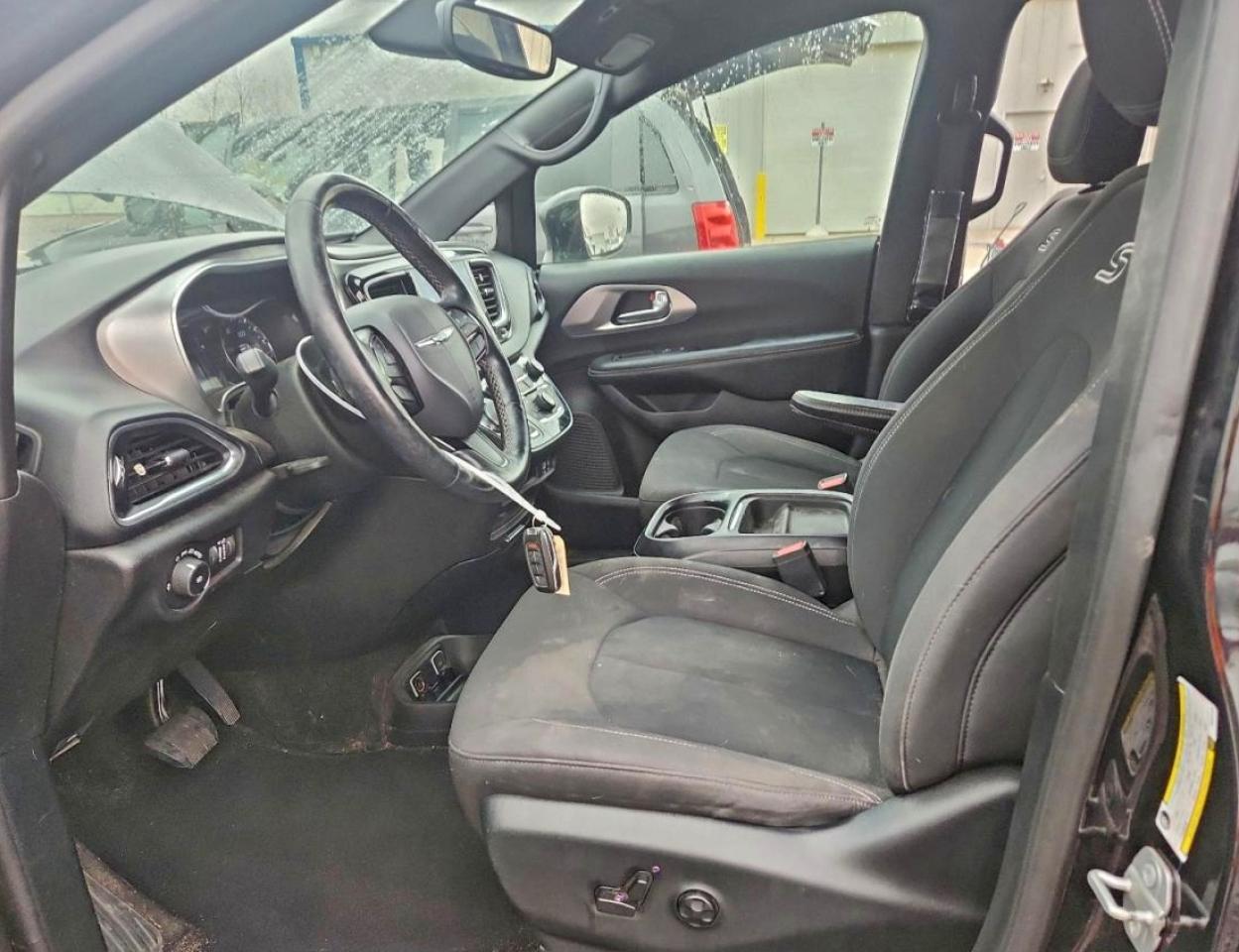 Chrysler Pacifica Touring Plus Image 3