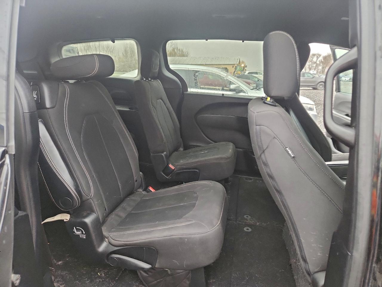 Chrysler Pacifica Touring Plus Image 8