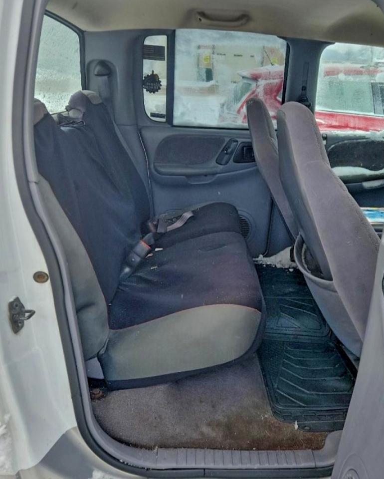 Dodge Dakota Quad Image 11