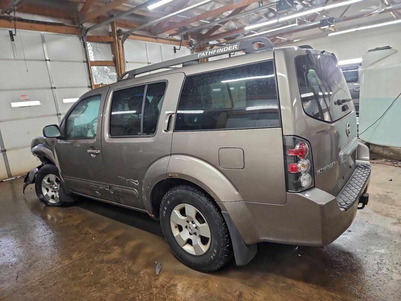 Nissan Pathfinder Le Image 3