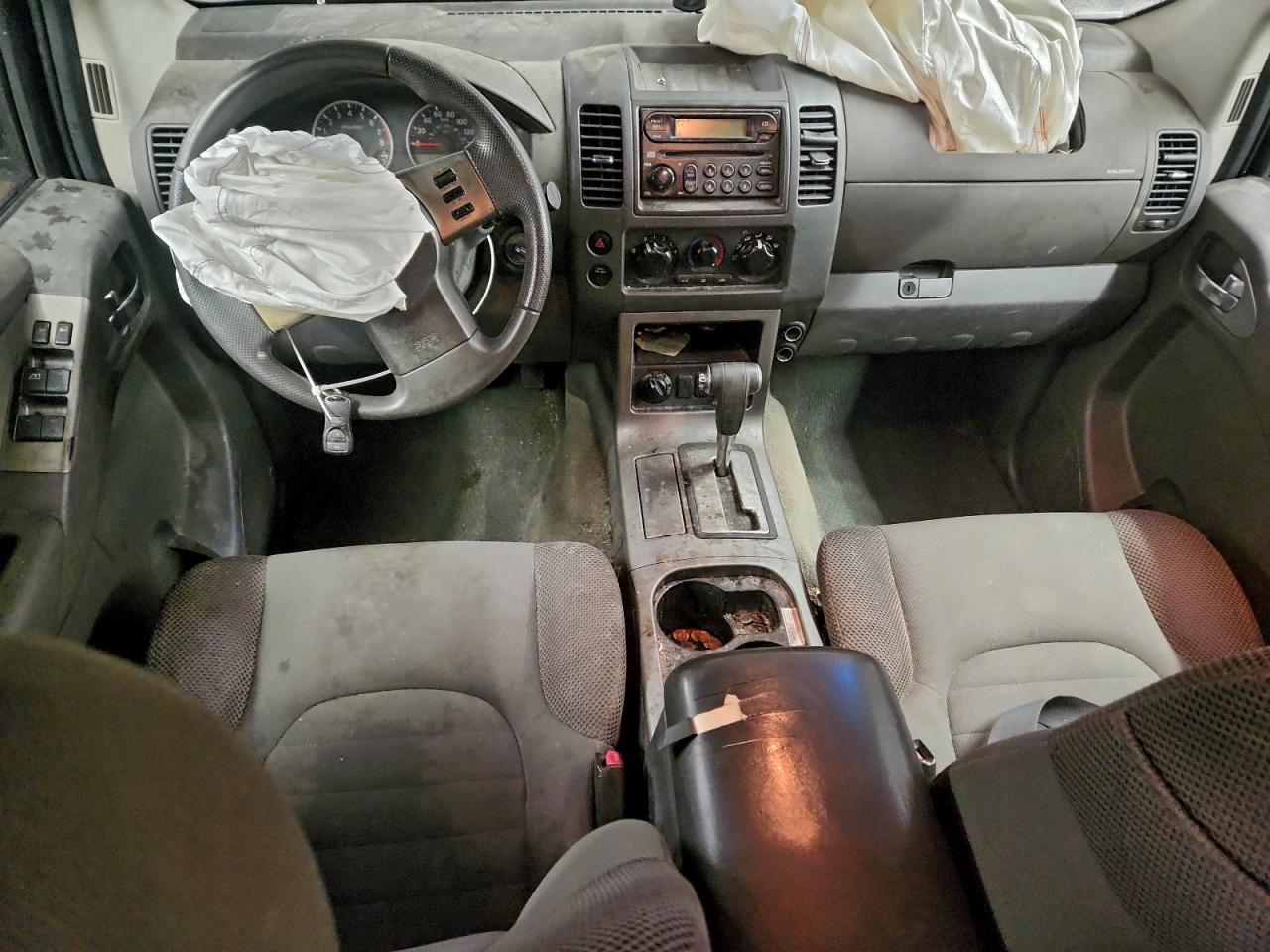 Nissan Pathfinder Le Image 4