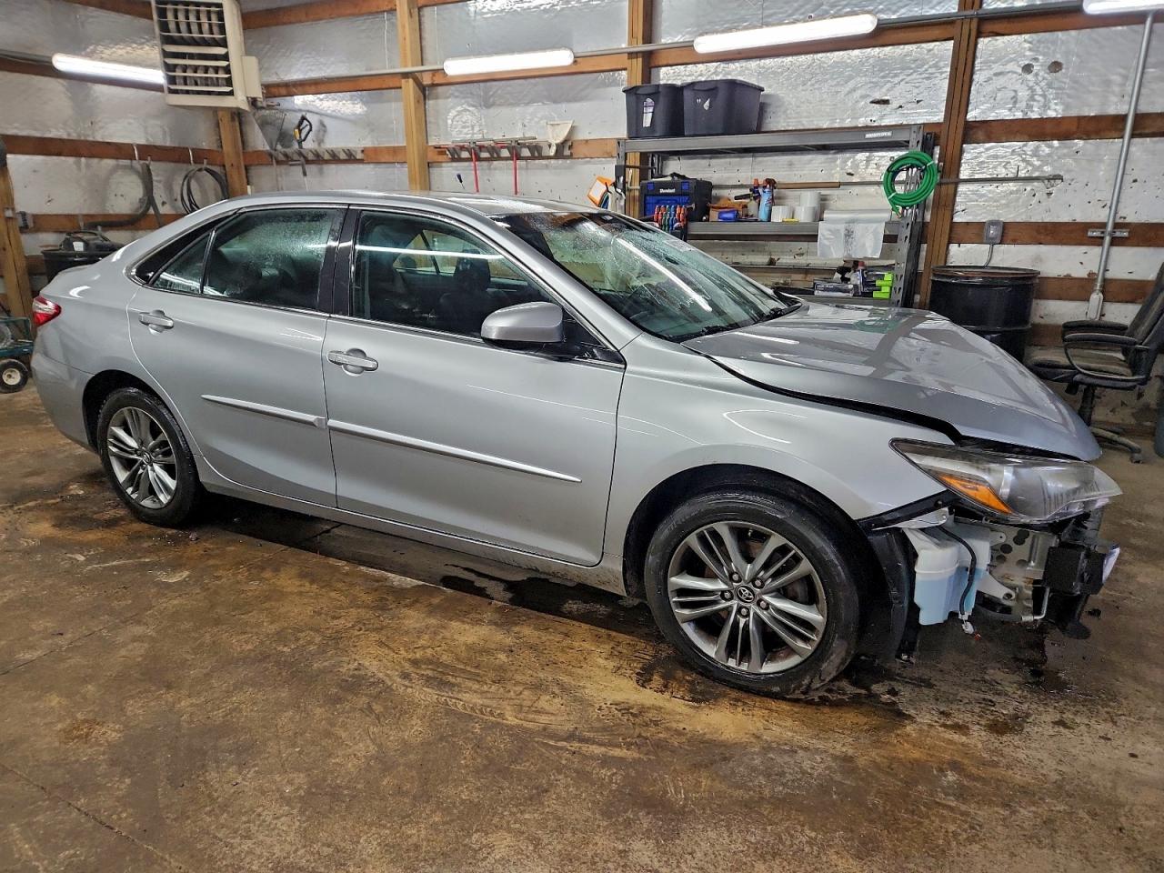 Toyota Camry Le Image 2