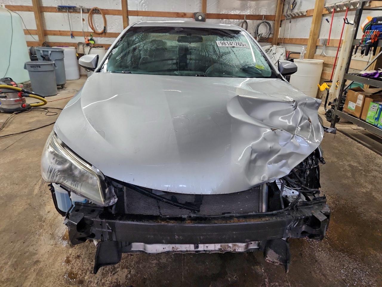 Toyota Camry Le Image 4