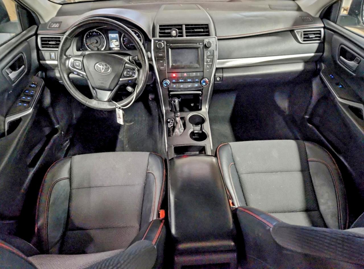 Toyota Camry Le Image 5