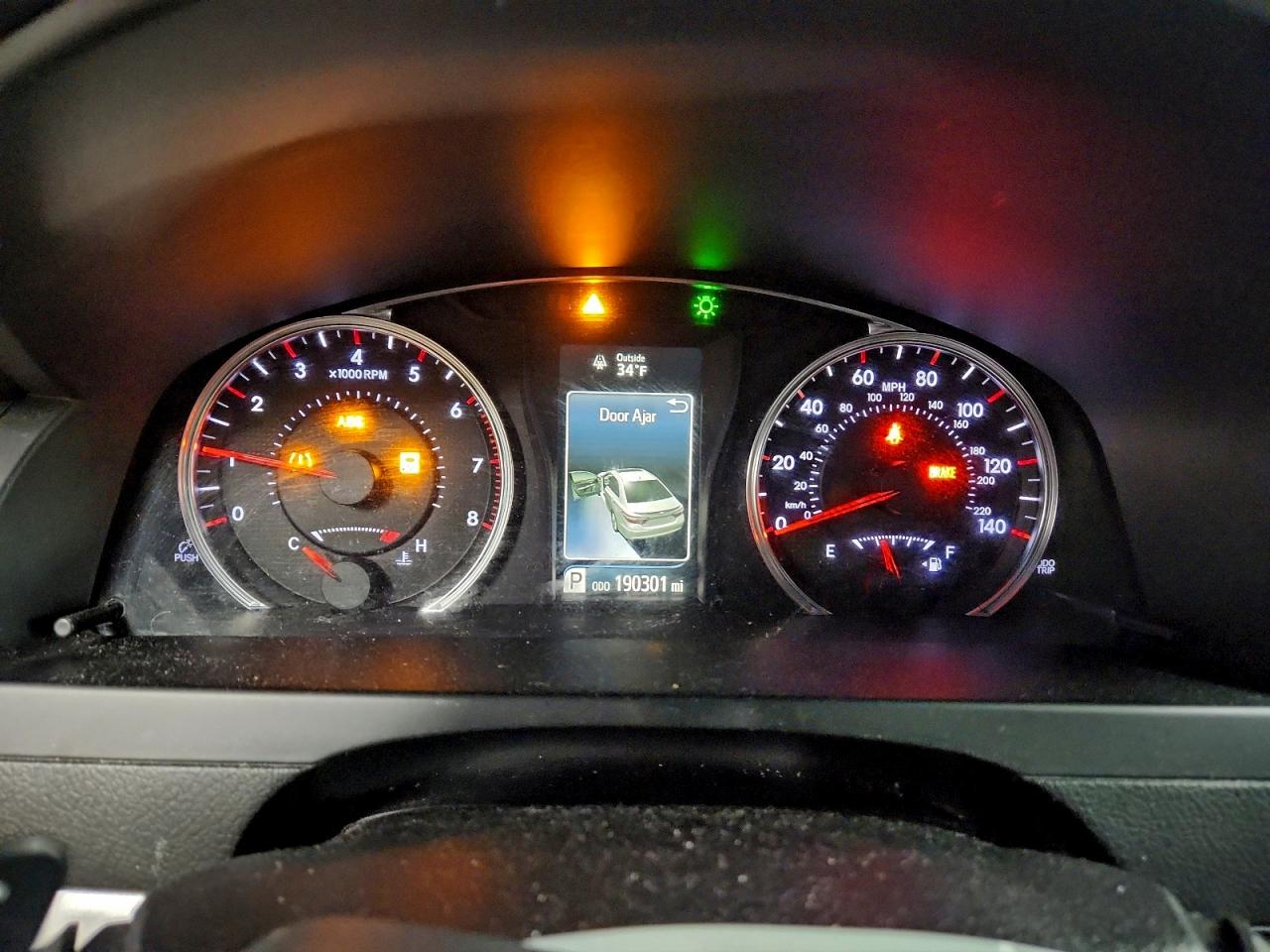 Toyota Camry Le Image 8