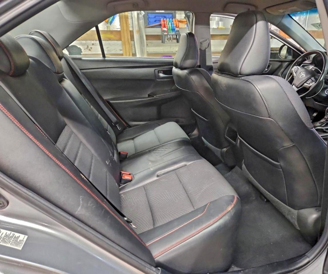 Toyota Camry Le Image 12