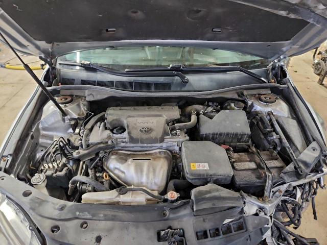 Toyota Camry Le Image 3