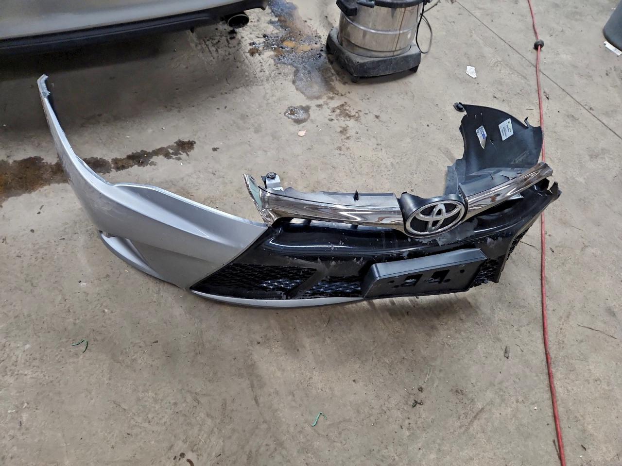 Toyota Camry Le Image 6