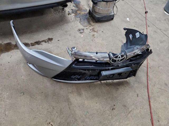 Toyota Camry Le Image 6