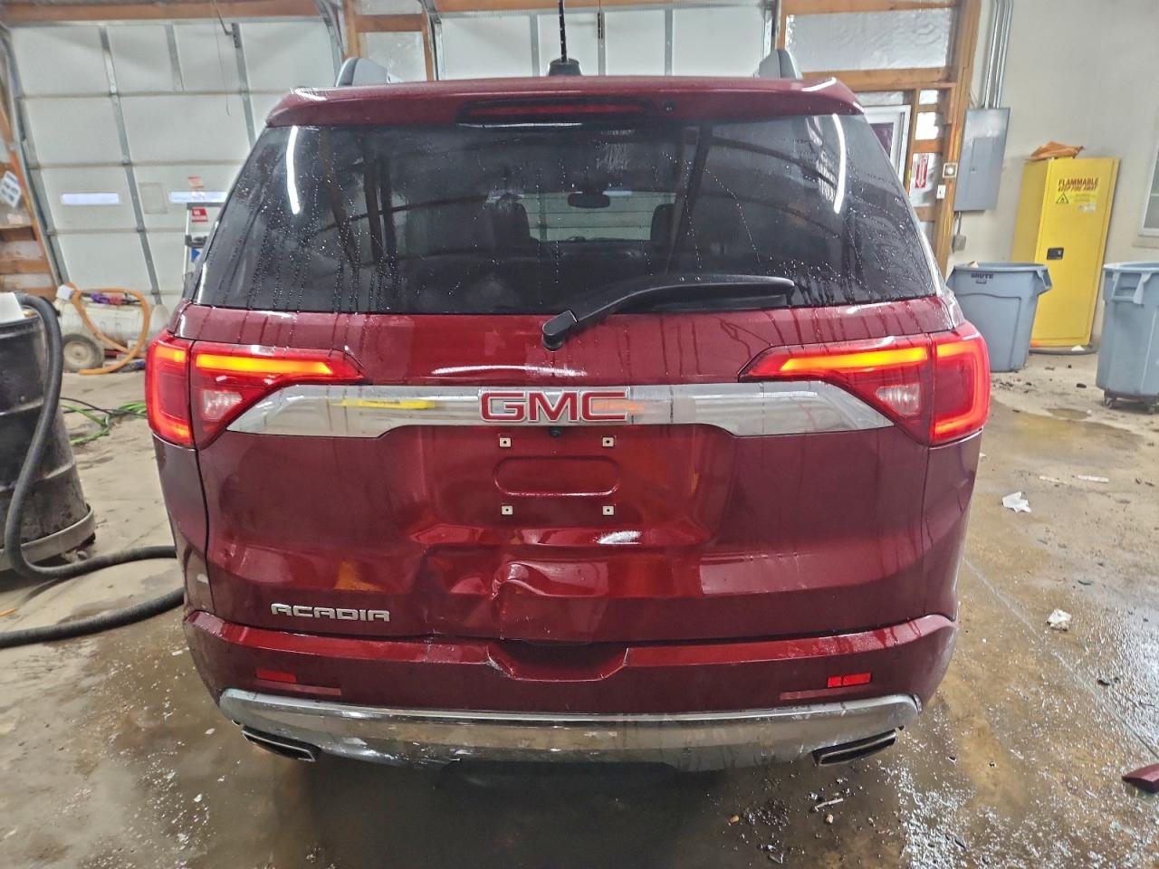GMC Acadia Denali Image 14