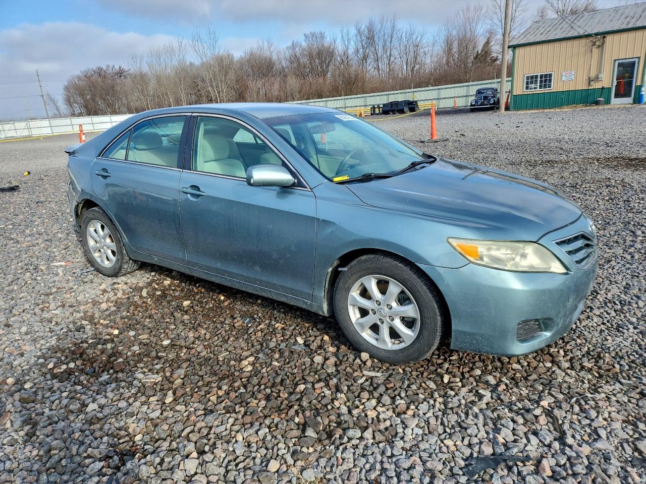 Toyota Camry Base Image 9