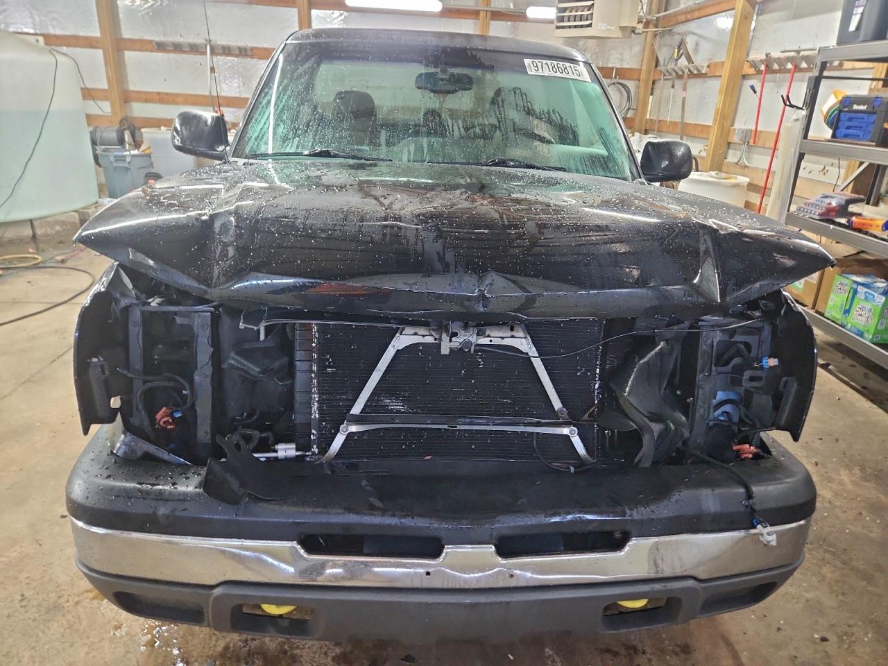 Chevrolet Silverado C1500 Image 3