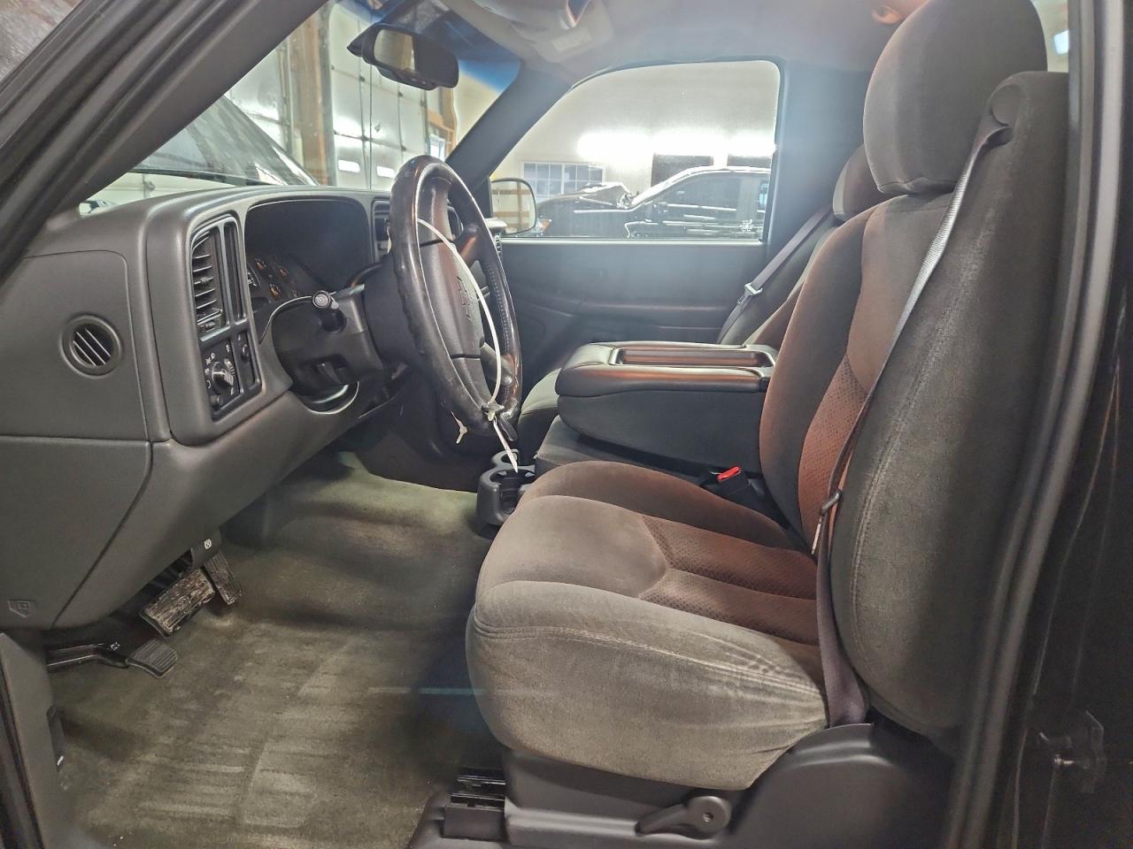 Chevrolet Silverado C1500 Image 13