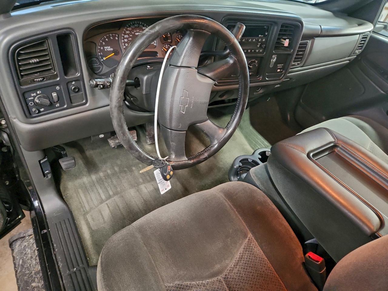 Chevrolet Silverado C1500 Image 2